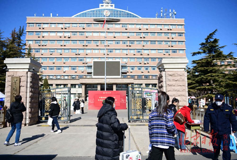 探访中传艺考现场:时隔三年从“云端”落地,复试有这些变化 探访中传艺考现场:时隔三年从“云端”落地,复试有这些变化