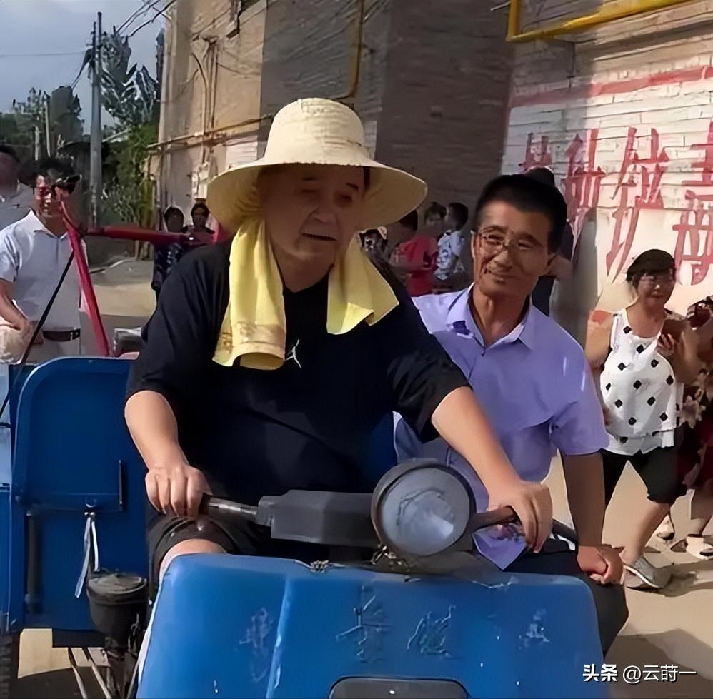 毕福剑现状_毕福剑退休生活_饭局改变命运毕福剑