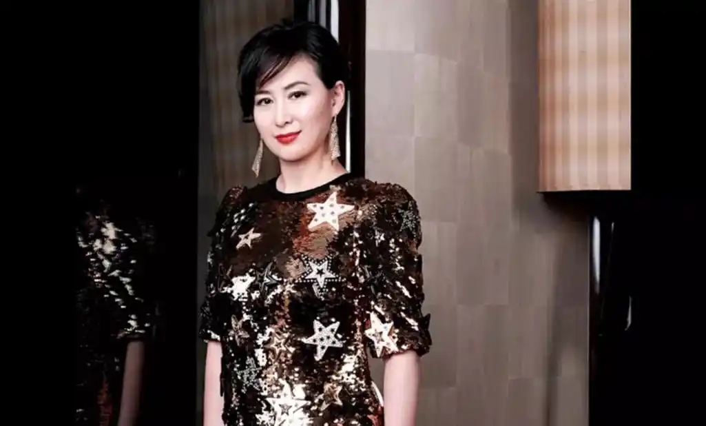 何鸿燊夸赞何超琼_何鸿燊评价李嘉欣与何超琼_赌王何鸿燊视频