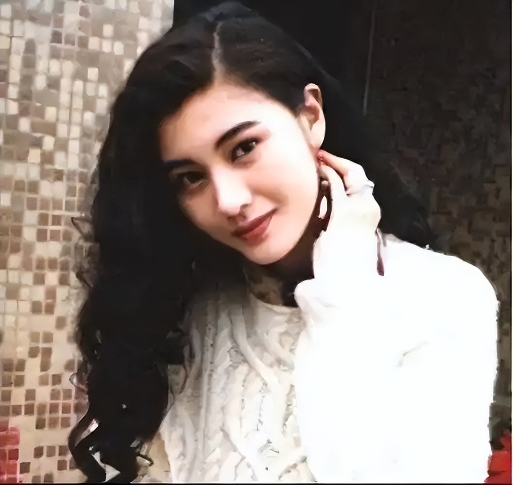 何鸿燊评价李嘉欣与何超琼_何鸿燊夸赞何超琼_赌王何鸿燊视频