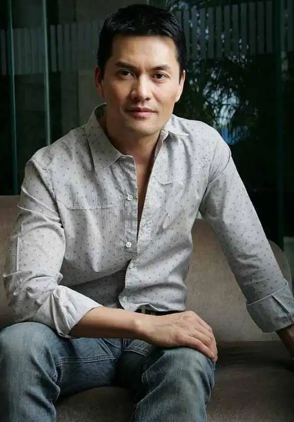 吕良伟第二任老婆阿茵_吕良伟三次婚姻_吕良伟与周海媚邝美云杨小娟的故事