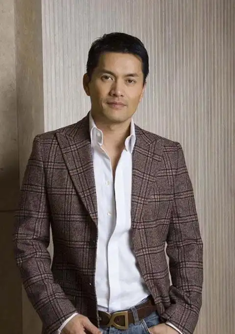 吕良伟三次婚姻_吕良伟第二任老婆阿茵_吕良伟与周海媚邝美云杨小娟的故事