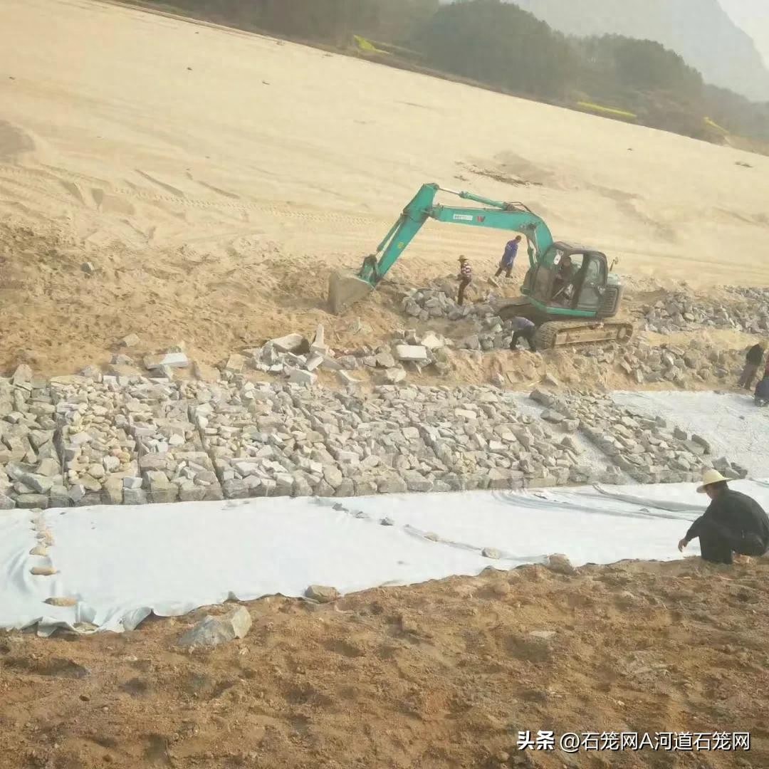 雷诺护垫施工规范_雷诺护垫规格定制_雷诺护垫网孔尺寸选择