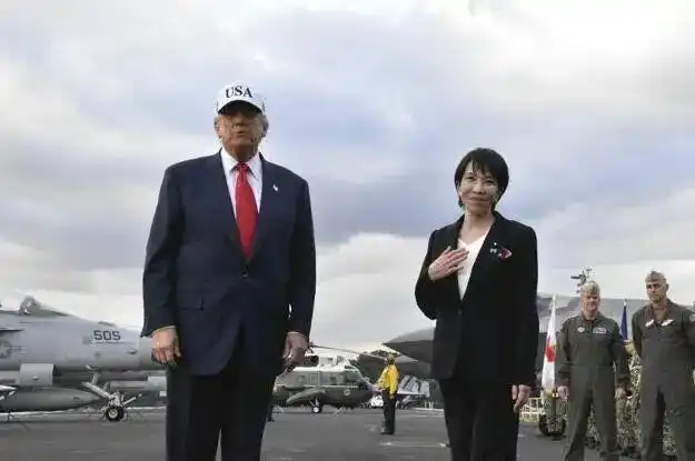 最新爆料：高市早苗当面拒绝特朗普，“请求美国理解”；此前因“配合特朗普讲话转圈、拥抱耳语”等夸张表现受日本网友质疑