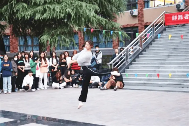 西京学院趣味运动会_西京学院校园文化活动_校园活动新闻稿范文大全