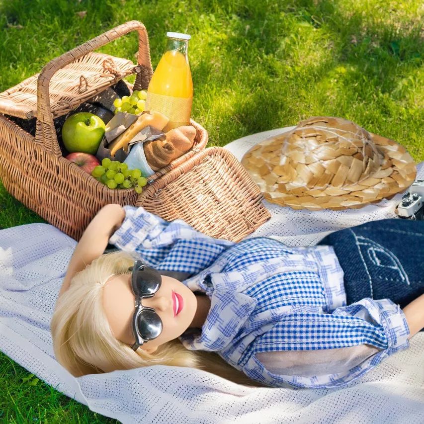 芭比娃娃小游戏_角色扮演小游戏_亲子互动游戏