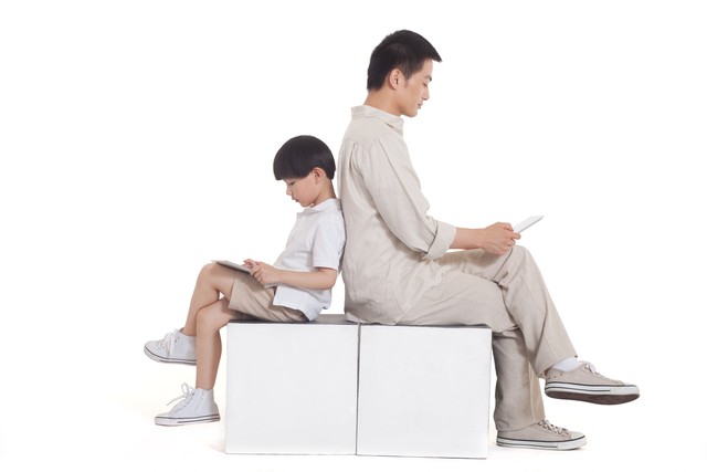 芭比娃娃小游戏_玩具交换会_孩子分享游戏