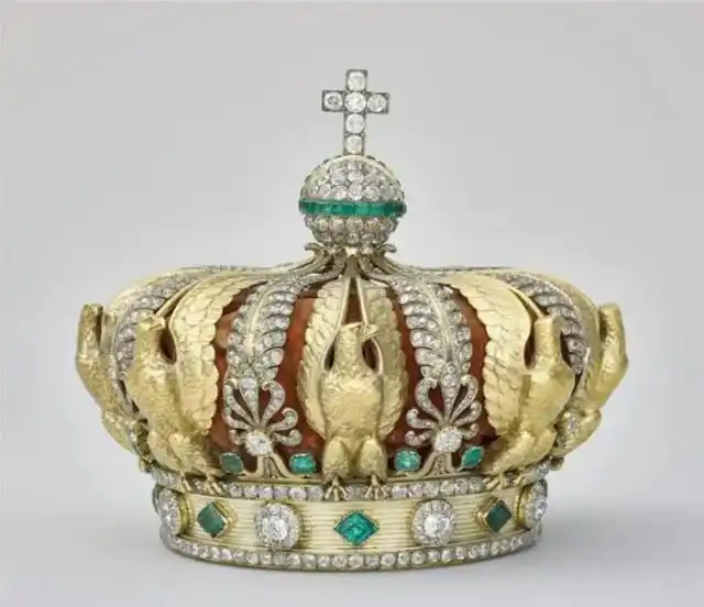 法国卢浮宫抢劫案详情_卢浮宫追回的失窃皇冠被压平_卢浮宫博物馆珠宝失窃案