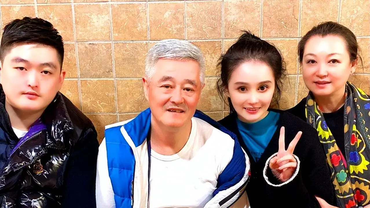 赵本山重庆事件真相_宋小宝抛弃发妻 赵本山铁规被徒弟们打破 赵家班集体翻车