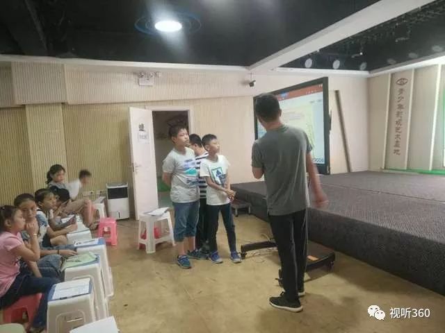 新闻定义特点要素小记者培训_五要素的新闻两篇_介休电视台星生代小记者暑期特训营新闻定义特点要素