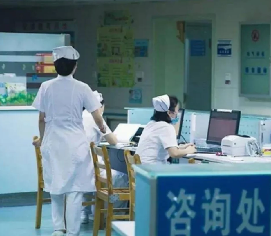 回顾:江西一弃婴被扔进医院太平间,8天8夜靠屋顶漏雨活了下来 回顾:江西一弃婴被扔进医院太平间,8天8夜靠屋顶漏雨活了下来