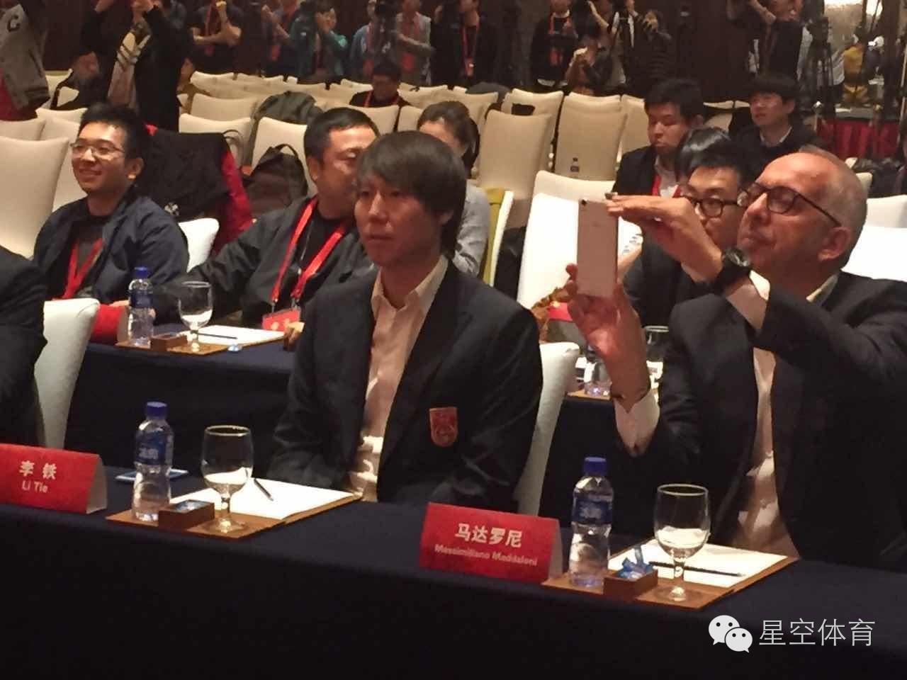 国足新任主帅里皮新闻发布会_足球新闻发布会流程_里皮国足执教计划与目标