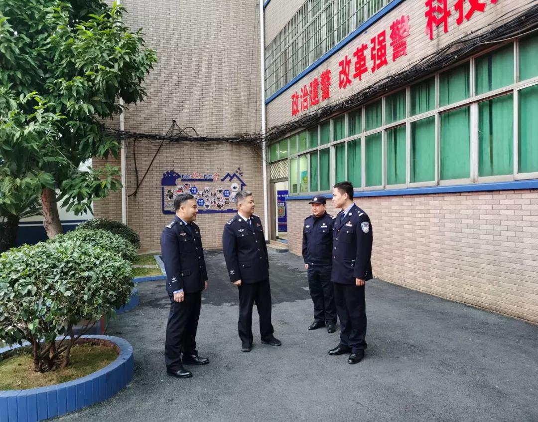南昌市公安局长深入南昌县公安局莲塘派出所督导检查 南昌市公安局长深入南昌县公安局莲塘派出所督导检查