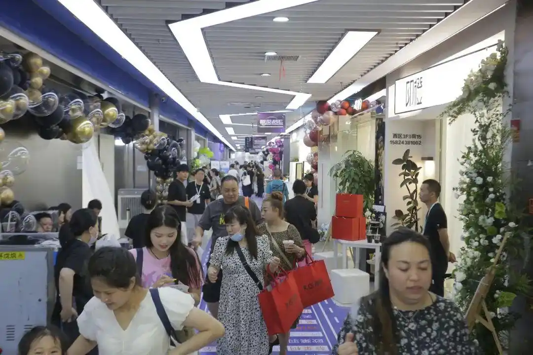 300元以下的羽绒服能买吗_羽绒服价格迷思_300元以下能否买到真羽绒服