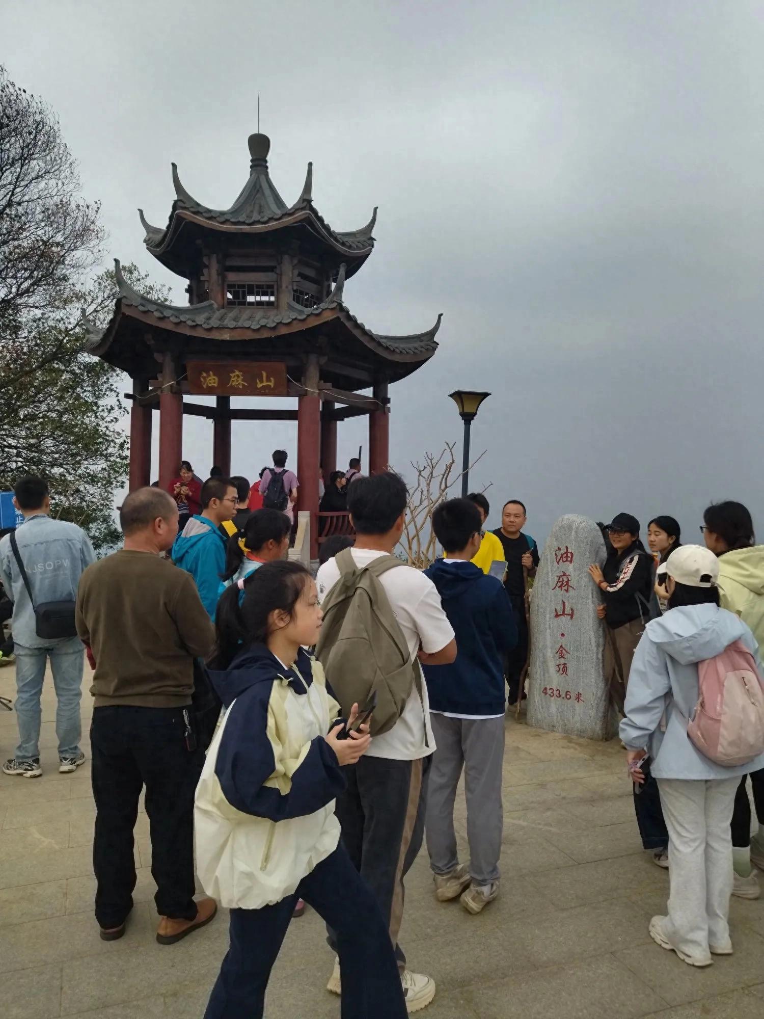 比白云山高50米，不用门票！一到假期山下停满车？广州郊游好去处