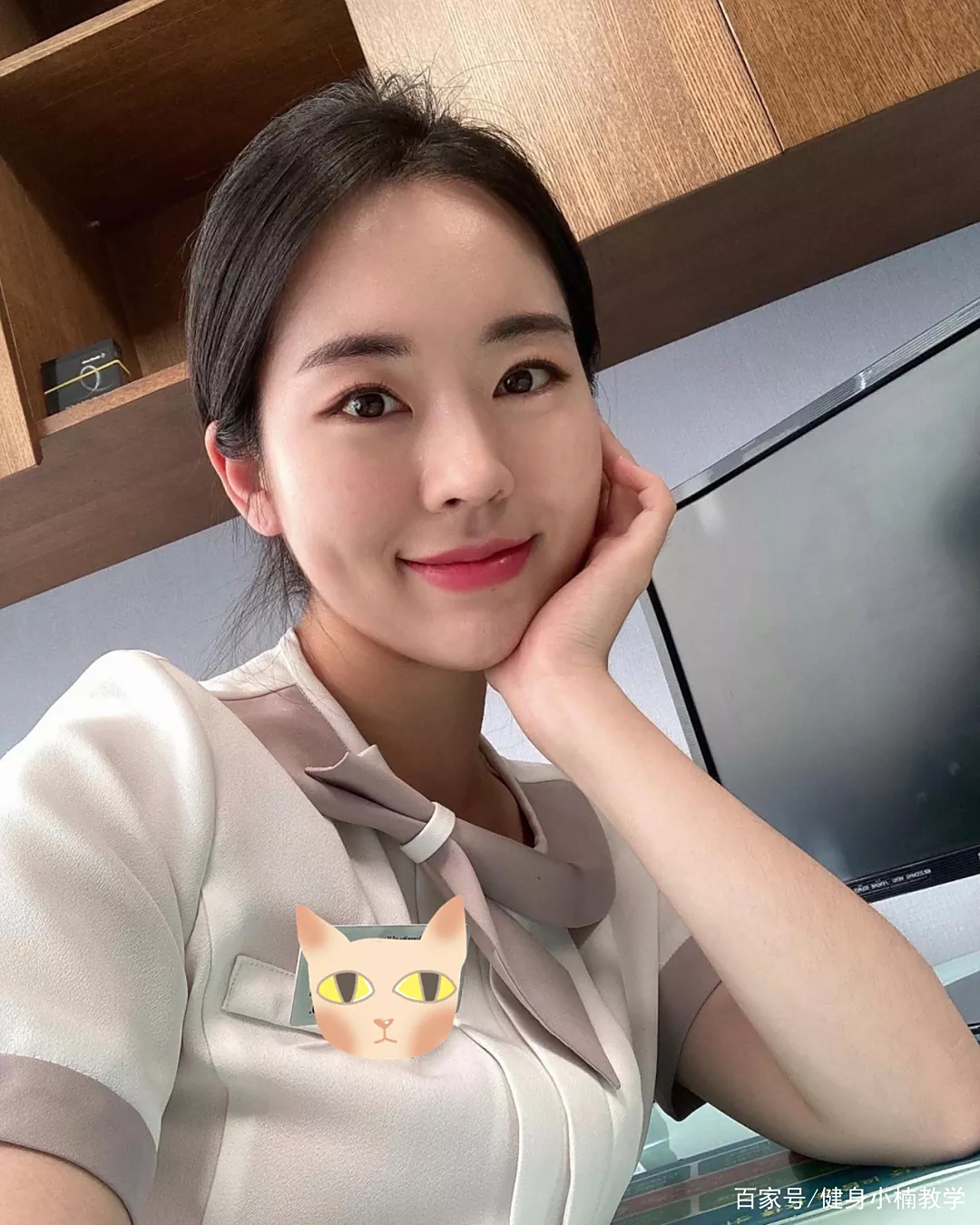 女护士因身材火辣走红，蜂腰翘臀，网友：现在的护士这么能玩吗