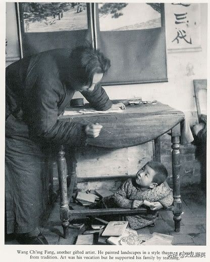 北京民俗老照片:天桥耍杂技的孩子