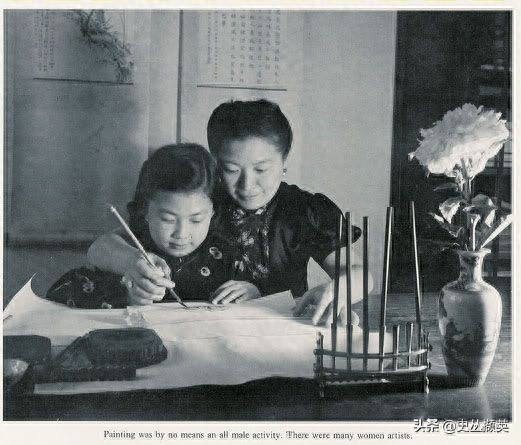 北京民俗老照片:天桥耍杂技的孩子