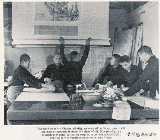 北京民俗老照片:天桥耍杂技的孩子