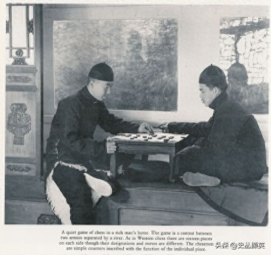 北京民俗老照片:天桥耍杂技的孩子