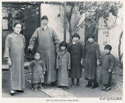 北京民俗老照片:天桥耍杂技的孩子