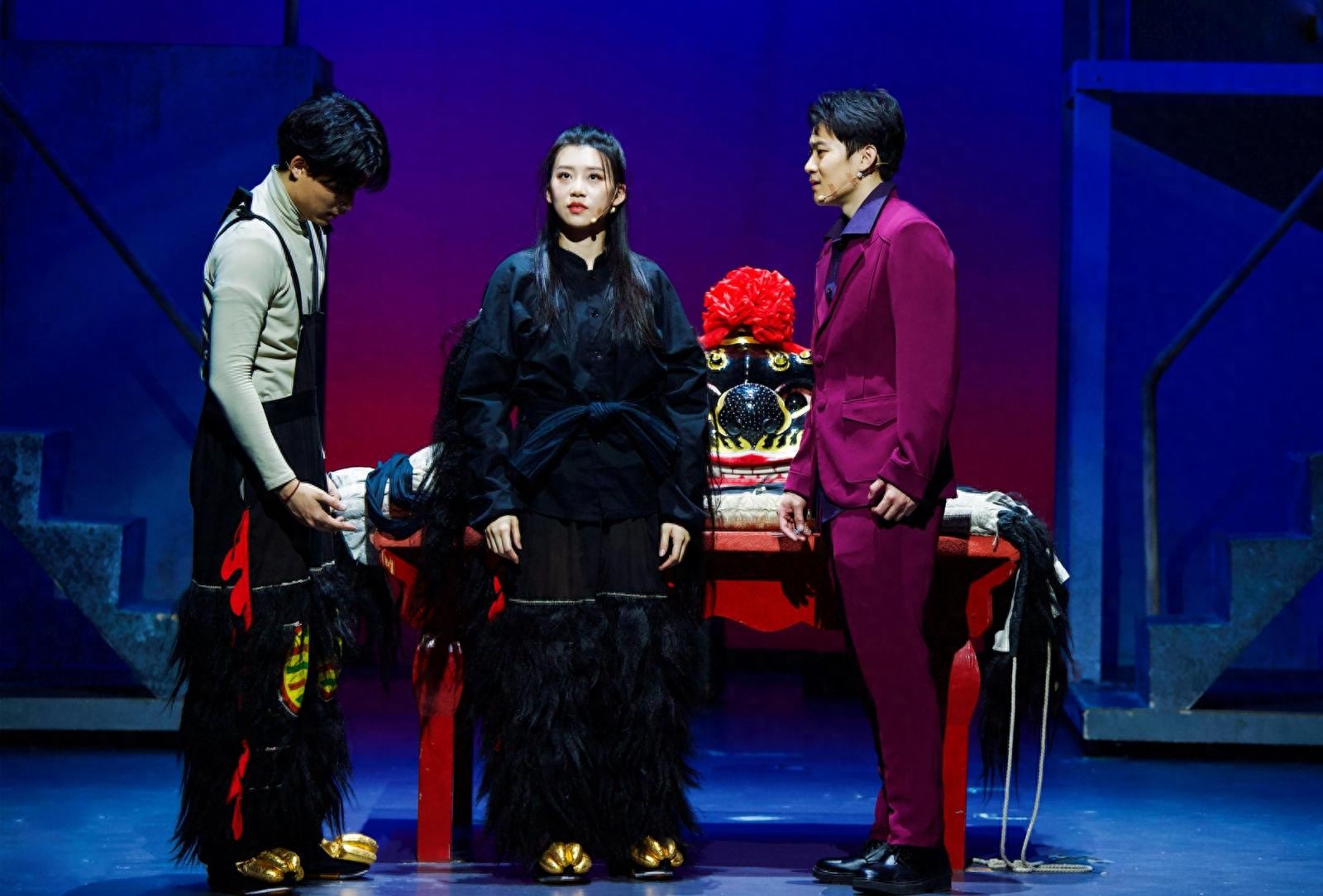 传统杂技碰撞摇滚风音乐剧，《扶摇直上》迎来首轮演出