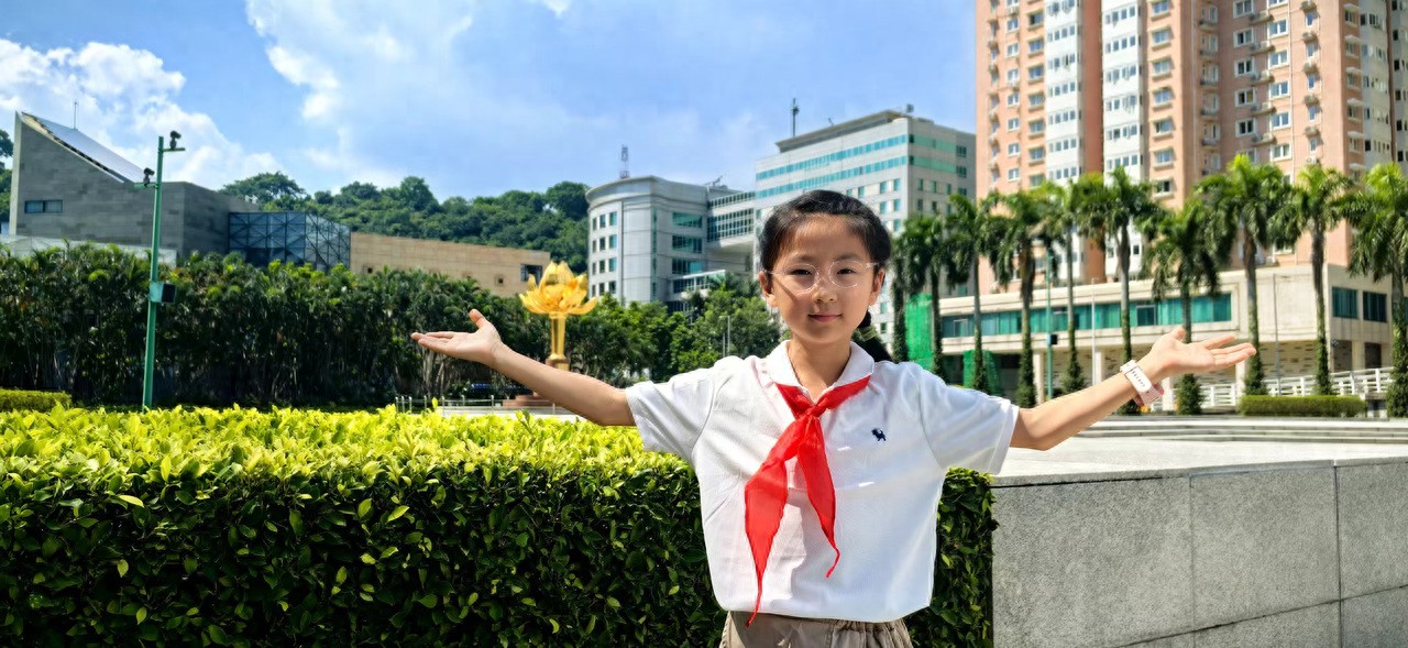 在红领巾双语广播站，孩子们讲述重阳故事，传递中国声音