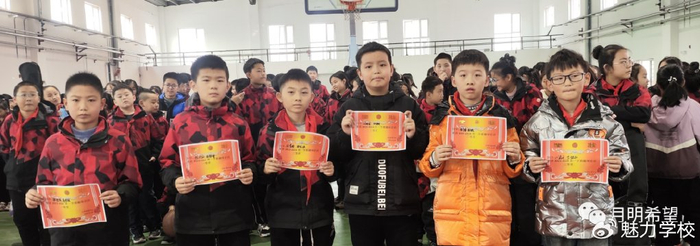 趣猜灯谜 欢庆元旦_报纸拔河比赛游戏规则_迎元旦拔河比赛