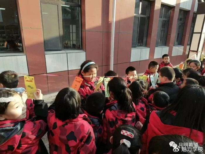 报纸拔河比赛游戏规则_趣猜灯谜 欢庆元旦_迎元旦拔河比赛