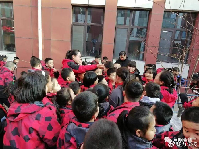 趣猜灯谜 欢庆元旦_迎元旦拔河比赛_报纸拔河比赛游戏规则