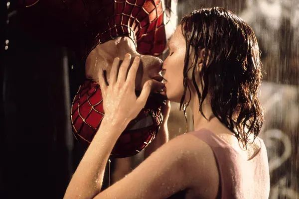 电影中的面具象征意义_演员戴面具的表演技巧_面具说话撕裂人电影