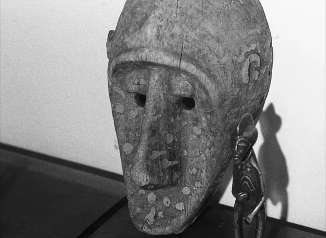 电影中的面具象征意义_演员戴面具的表演技巧_面具说话撕裂人电影