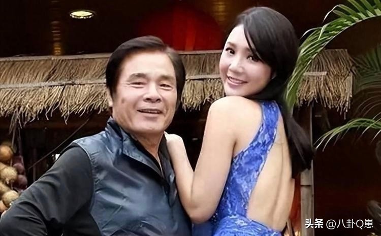 和6个老婆共处一室，每月每人发7万零花钱，71岁还娶美娇妻好潇洒