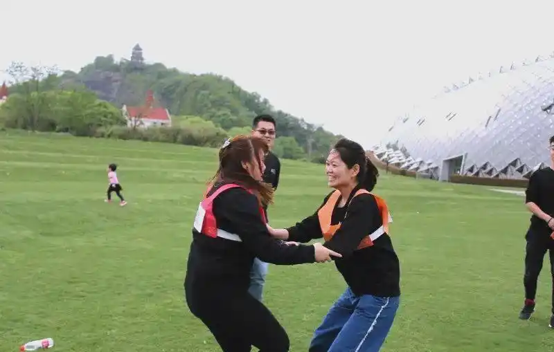 撕名牌游戏：策略、规则与心得分享