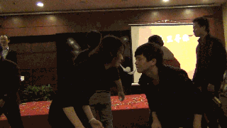 室内暖场小游戏_抢帽子游戏规则_公司年会团体游戏