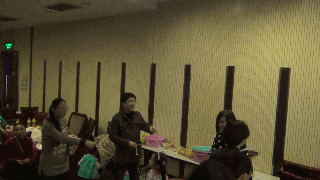 室内暖场小游戏_抢帽子游戏规则_公司年会团体游戏