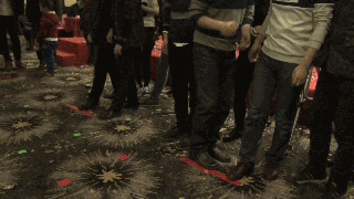 抢帽子游戏规则_室内暖场小游戏_公司年会团体游戏