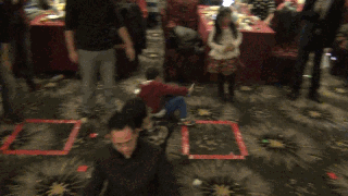 室内暖场小游戏_公司年会团体游戏_抢帽子游戏规则