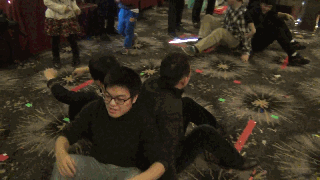 公司年会团体游戏_室内暖场小游戏_抢帽子游戏规则