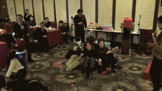 公司年会团体游戏_抢帽子游戏规则_室内暖场小游戏