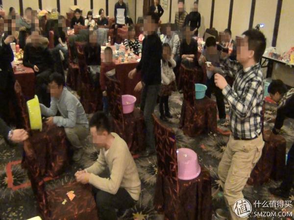 抢帽子游戏规则_公司年会团体游戏_室内暖场小游戏