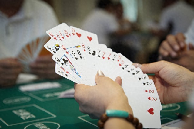 高手不说，却在用的掼蛋“暗语”：三个配合心法，让1+1>2