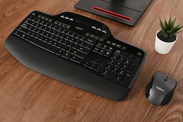 自带LCD屏，3年超长续航？罗技无线键鼠套装体验