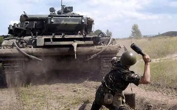 坦克时代_二战坦克手榴弹摧毁_坦克履带破坏战术