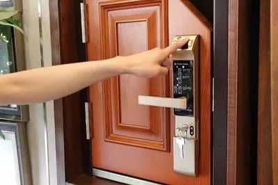 电子密码锁设计中遇到的问题_小黑盒攻击智能门锁效果_智能门锁安全测试