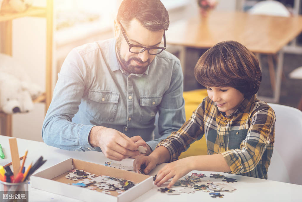 亲子拼图比赛游戏规则_高难度拼图技巧_拼图环境布置