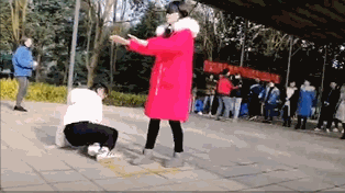 适合年会气氛活跃的游戏_年会游戏推荐_洞房花烛夜游戏规则