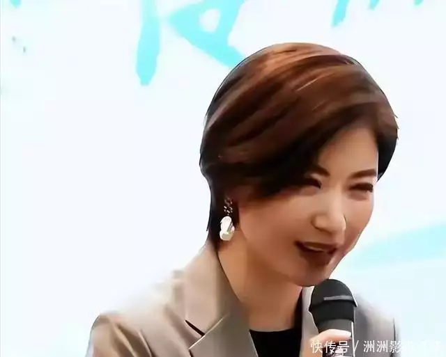 28岁辞职央视主持人，39岁全家移居日本，如今43岁的她后悔了吗
