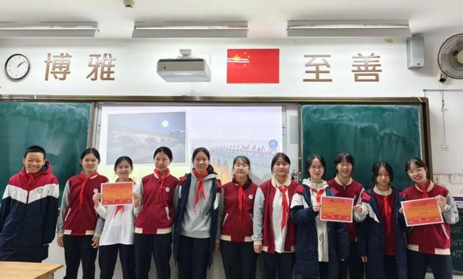 笔锋跃动,镜采青春!银初八年级语文组带你“玩转”新闻实践!