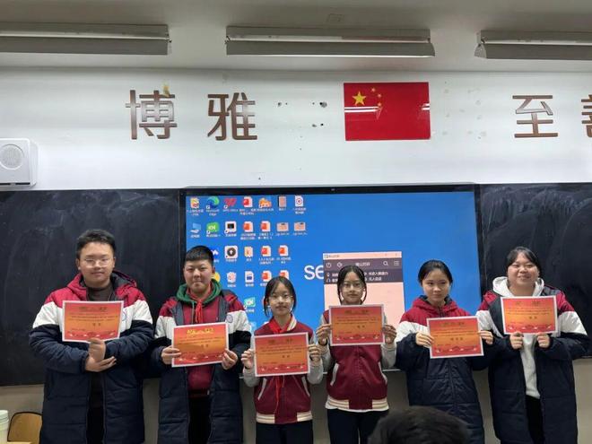 笔锋跃动,镜采青春!银初八年级语文组带你“玩转”新闻实践!